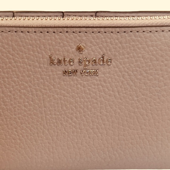 Kate Spade Jackson Small Bifold Pebbled Leather Wallet in Muted Taupe NWT - Picture 3 of 10